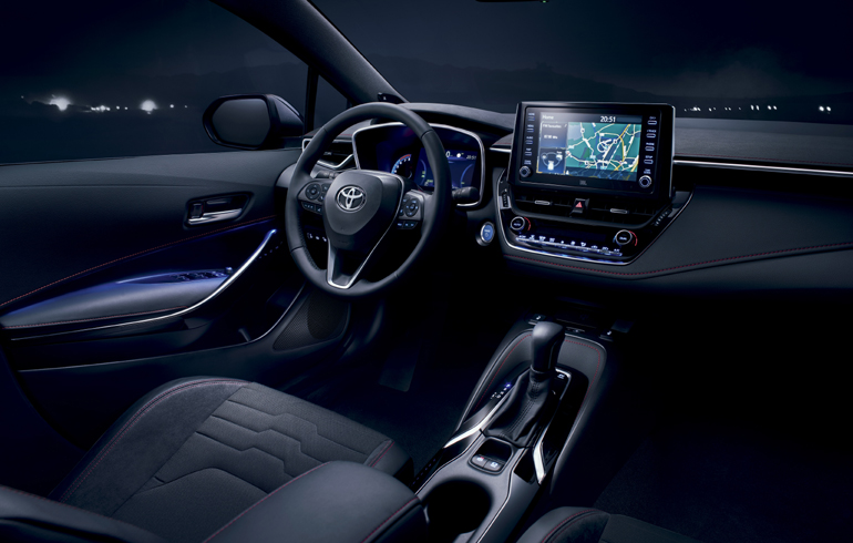 Ατμοσφαιρική καμπίνα με high tech φιλοσοφία και οδηγοκεντρικό χαρακτήρα