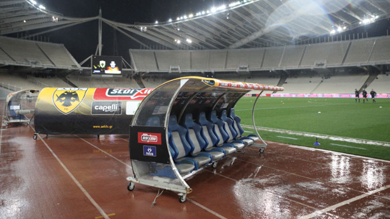 Oι πάγκοι πήγαν... βόλτα λόγω του δυνατού αέρα