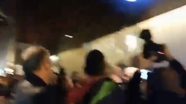 Επεισόδια στο συνέδριο της Ομοσπονδίας Ιδιωτικών Υπαλλήλων Επεισόδια στο συνέδριο της Ομοσπονδίας Ιδιωτικών Υπαλλήλων