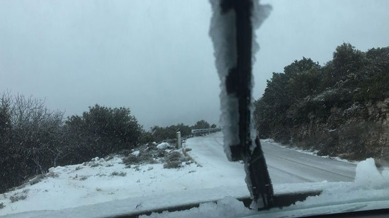 Στα λευκά το όρος Αίνος της Κεφαλονιάς