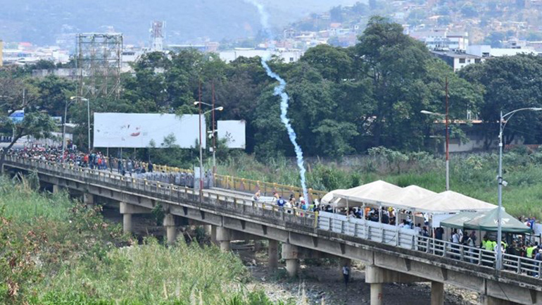 Βενεζουέλα: Τουλάχιστον 42 τραυματίες στη γέφυρα Σιμόν Μπολίβαρ