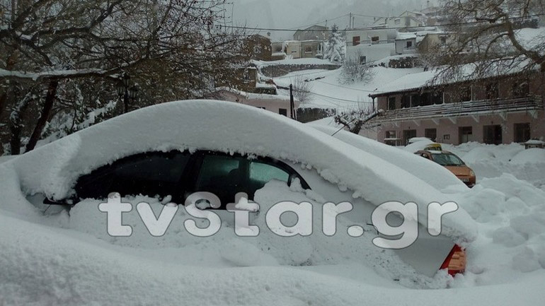 Χιονοθύελλα χτυπά την Εύβοια – Επιχείρηση απεγκλωβισμού τραυματισμένου ανθρώπου