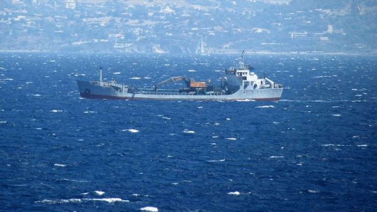 Μύκονος: Αποκολλήθηκε το πλοίο που προσάραξε σε αμμώδη αβαθή