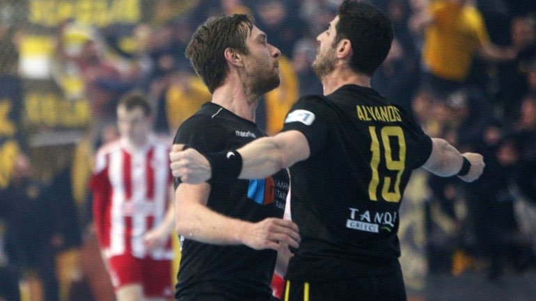 Χάντμπολ: «Κιτρινόμαυρο» το ντέρμπι, 27-24 η ΑΕΚ τον Ολυμπιακό