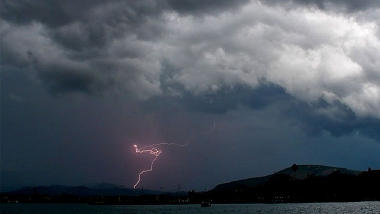 «Ωκεανίς»: Έπεσαν 2.000 κεραυνοί σε λιγότερο από 24 ώρες