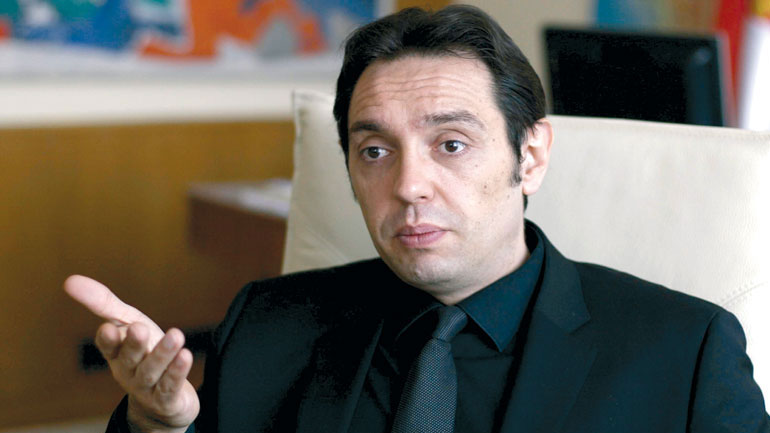 Εναντίον του πρέσβη των ΗΠΑ καταφέρθηκε ο Σέρβος υπ. Άμυνας