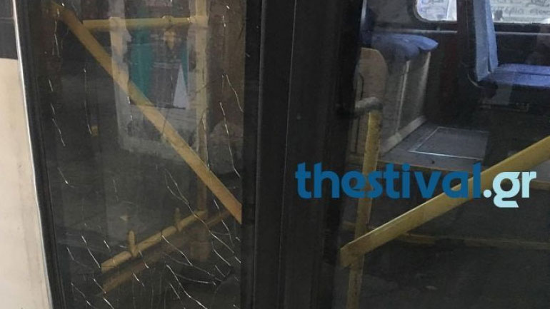 Επίθεση αγνώστων με πέτρες σε λεωφορείο του ΟΑΣΘ