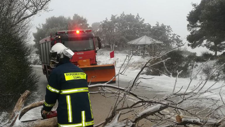 Ξεπέρασαν τις 250 οι κλήσεις στην πυροσβεστική για βοήθεια