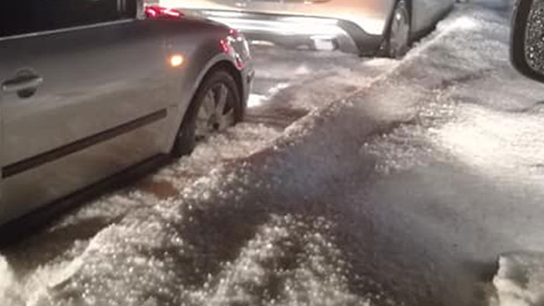 Κρήτη: Χαλαζόπτωση στο Φόδελε – Ουρές χιλιομέτρων – Βράχος καταπλάκωσε όχημα