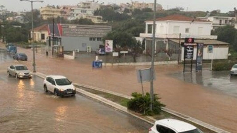 Πλημμύρισαν σπίτια στα Χανιά – «Βροχή» τα προβλήματα