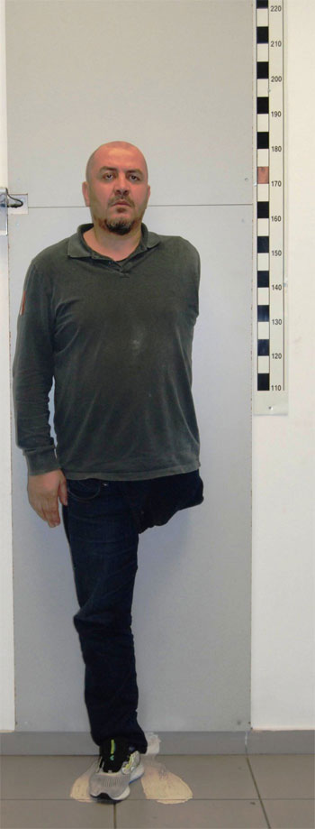 Ο ...σέξι οδηγός - τσιλιαδόρος, Χίνγκα Τζεντιάν