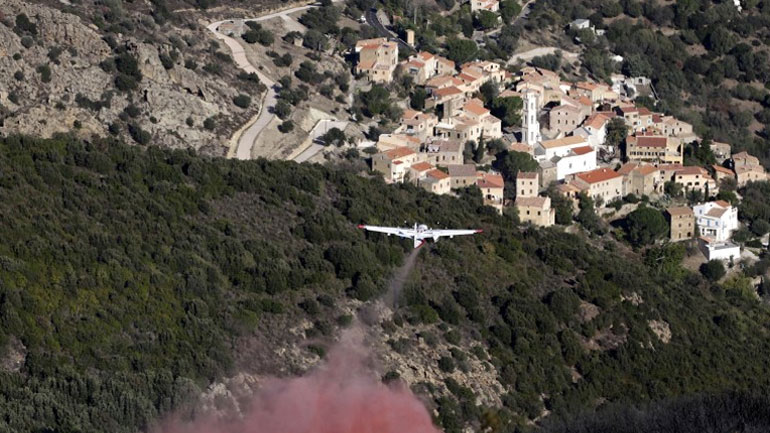 Γαλλία: Μαίνεται από το Σάββατο μεγάλη πυρκαγιά στην Κορσική