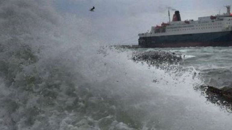 Σε ισχύ παραμένει το απαγορευτικό απόπλου από Πειραιά, Ραφήνα και Λαύριο