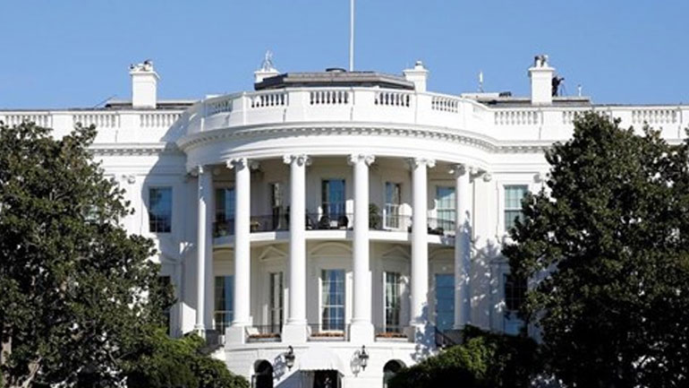 Ο Λευκός Οίκος απορρίπτει τις κατηγορίες 43χρονης που υποστηρίζει πως ο Τραμπ τη φίλησε χωρίς τη θέλησή της