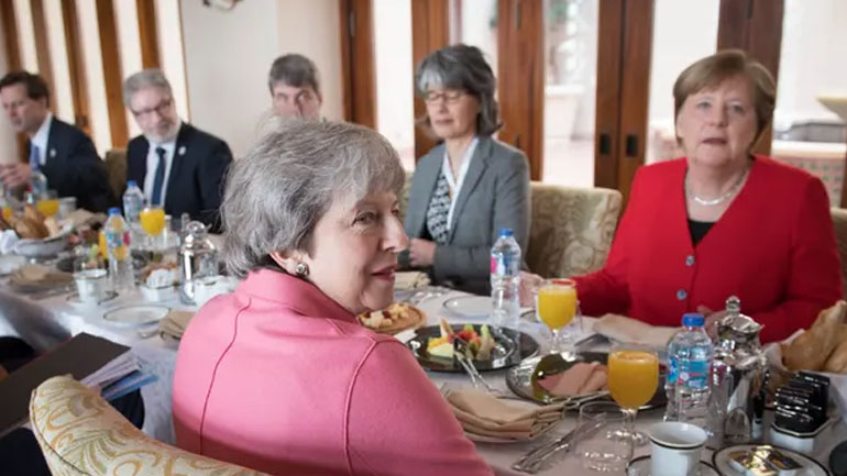 Brexit: Η πιθανότητα παράτασης της ισχύος του άρθρου 50 στη συνάντηση Μέρκελ-Μέι