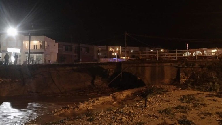 Κατέρρευσε τμήμα της γέφυρας του Σταυρωμένου