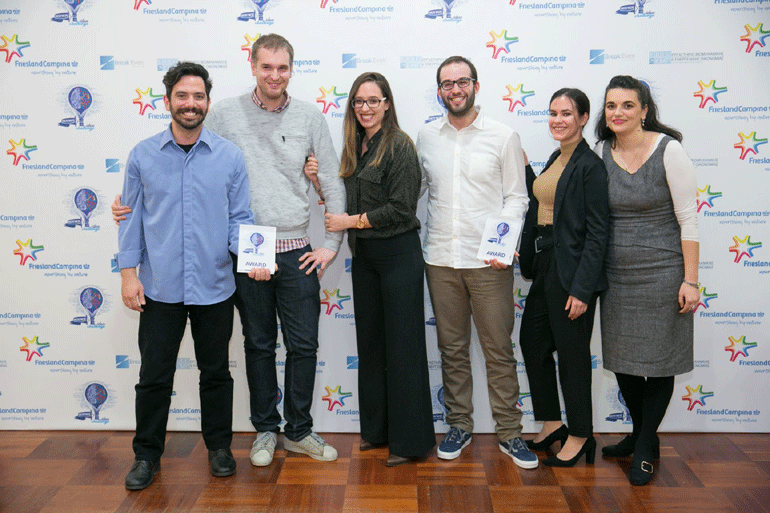 Νικητές NOYNOY Idea Challenge Από αριστερά: Κωνσταντίνος Κωβαίος, Τρύφωνας Κεκές, Μαρία Κατσούλη, Δημήτρης Αναγνώστου, Γεωργία Φρακολάκη, Παρασκευή Σιαμανδούρα