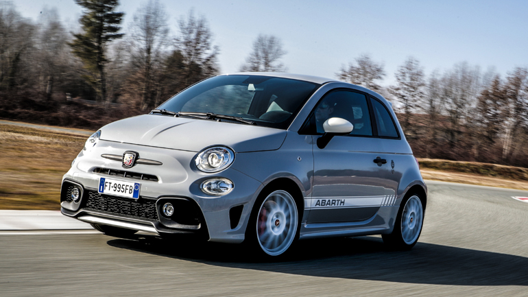 Η Abarth γιορτάζει με δύο μοναδικά μοντέλα