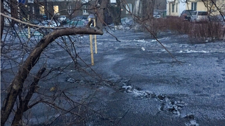 Σιβηρία: Εργοστάσιο κατεργασίας άνθρακα κατηγορείται ότι προκάλεσε χιονοπτώσεις με… μαύρο χιόνι