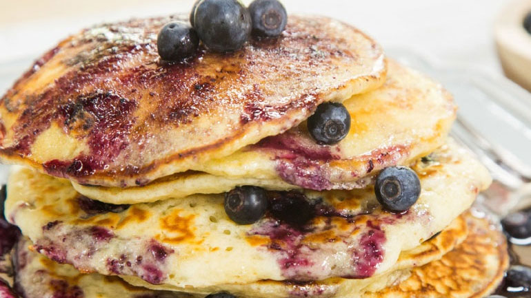 Pancakes με μαρμελάδα μούρο