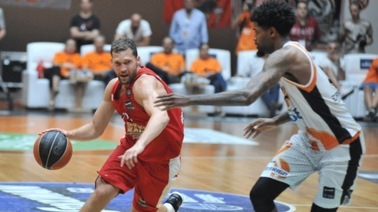 Ολυμπιακός: Νοκ άουτ για τρεις εβδομάδες ο Στρέλνιεκς