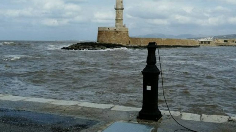 Χανιά – Ενετικό Λιμάνι: Βίντεο από το καταστροφικό πέρασμα της κακοκαιρίας