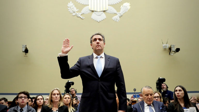 Ο Τραμπ είναι “ρατσιστής”, “ψεύτης” και “απατεώνας”