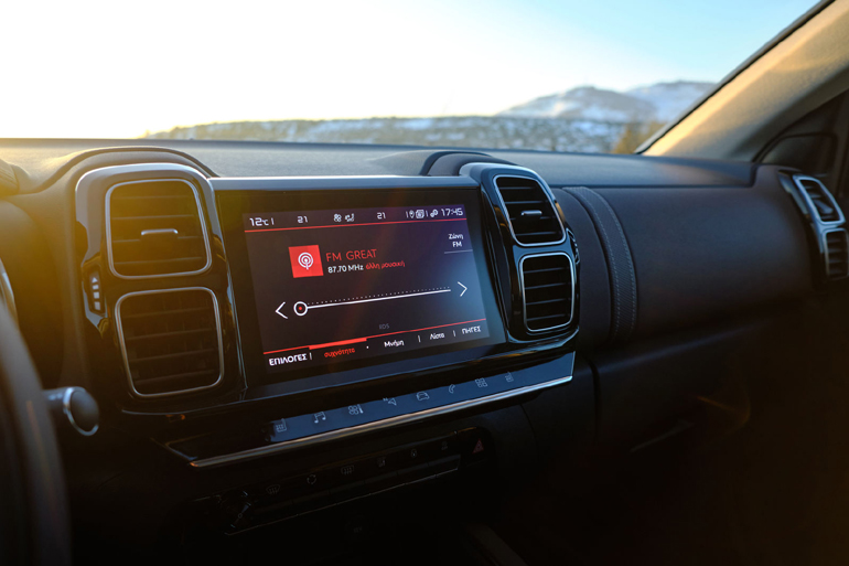 Η θόνης αφής στην κεντρική κονσόλα...