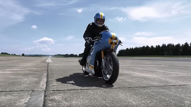 Triumph Thruxton R «Phantom Blaze»: Customαρισμένο αγωνιστικά