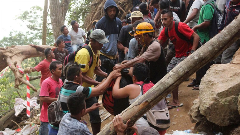 Ινδονησία: Τουλάχιστον έξι νεκροί και δεκάδες αγνοούμενοι μετά την κατάρρευση παράνομου χρυσωρυχείου