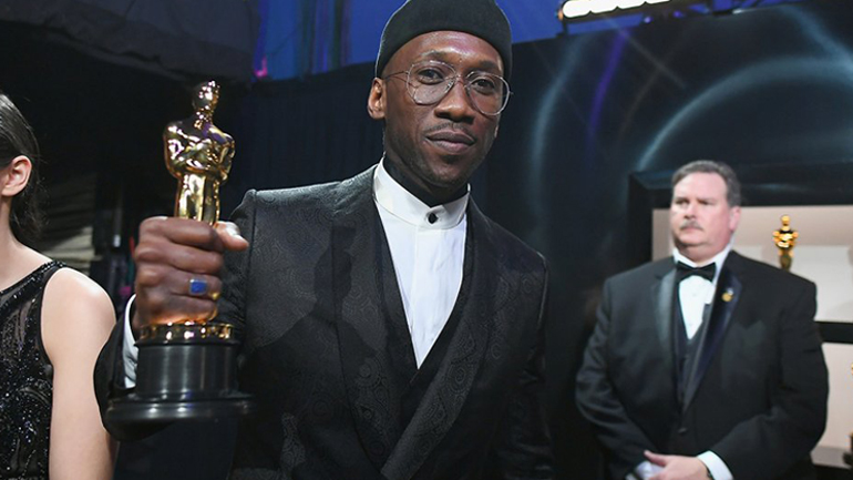 Οι άνδρες σταρ που έκλεψαν τις εντυπώσεις με τις εμφανίσεις τους στο κόκκινο χαλί της βραδιάς των Όσκαρ