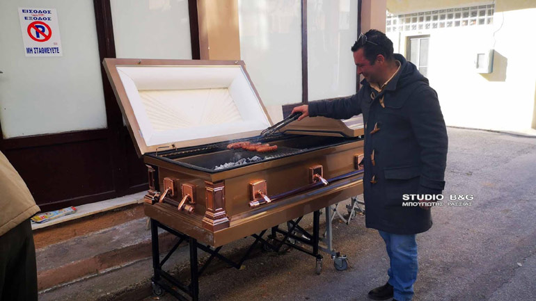 Τσίκνισαν σε ψησταριά… φέρετρο στο Ναύπλιο