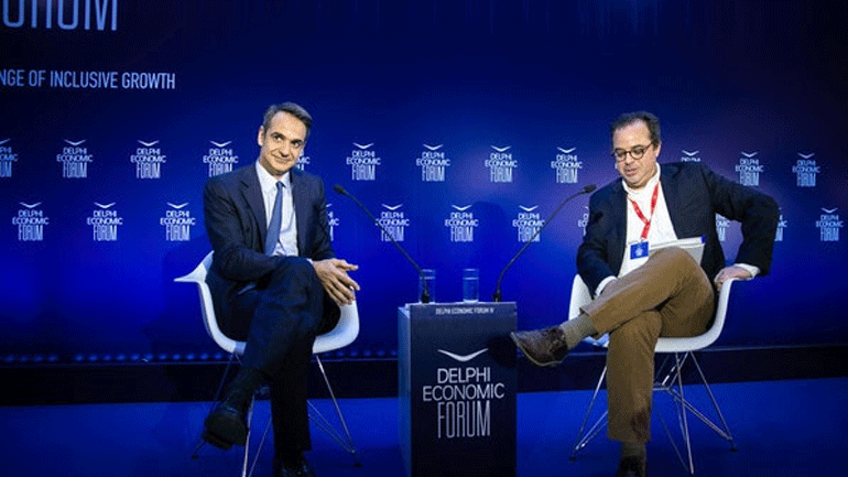 Ο Peter Spiegel «ανακρίνει» τον Κυριάκο Μητσοτάκη