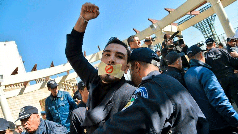 Διαδηλώσεις στην Αλγερία – Χρήση δακρυγόνων από την αστυνομία