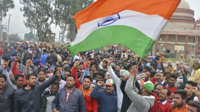 Το Πακιστάν παρέδωσε στην Ινδία τον πιλότο του μαχητικού που είχε συλλάβει