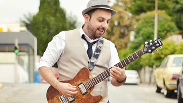 Ο Απόστολος Μόσιος στη μουσική σκηνή Σφίγγα