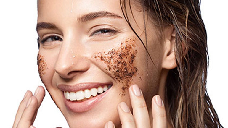 DIY μάσκα απολέπισης για καθαρό και λαμπερό πρόσωπο!