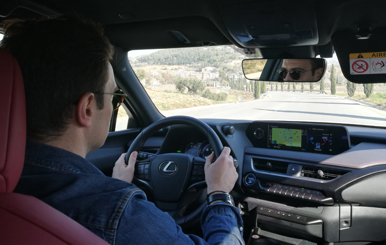 Πολύ καλή θέση οδήγησης, εκπληκτικά καθίσματα