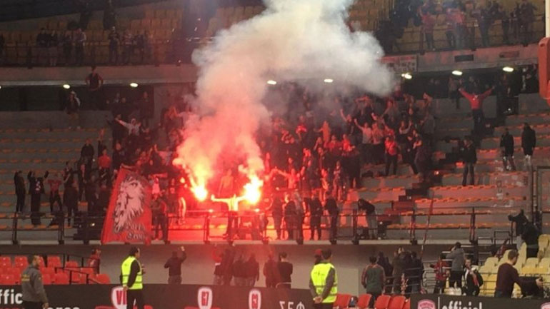 Οι οργανωμένοι του Ολυμπιακού παρά την ήττα από την ΤΣΣΚΑ δεν σταμάτησαν να αποθεώνουν την ομάδα τους