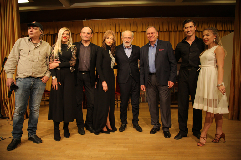 Ο σκηνοθέτης της παράστασης Τζανέττος Κομηνέας, η τραγουδίστρια Λήδα Αγγελάκη, ο βαρύτονος και πιανίστας Κωνσταντίνος Καριώτης, η ηθοποιός Γεωργία Σιακαβάρα, ο δημοσιογράφος Γιώργος Λιάνης, ο συγγραφέας Costantino Salis και το χορευτικό ζευγάρι Γιώργος Κετσερίδης και Μαρία Λευκοπούλου.