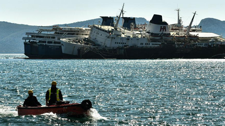 Μειώθηκε η κλίση του «Πηνελόπη Α», συνεχίζεται η απάντληση