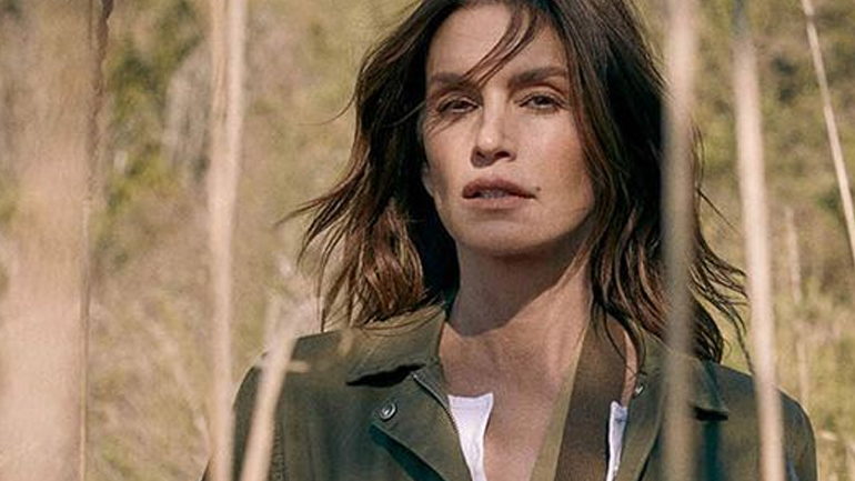 Η Cindy Crawford φωτογραφίζεται γυμνή στα 53 της χρόνια!