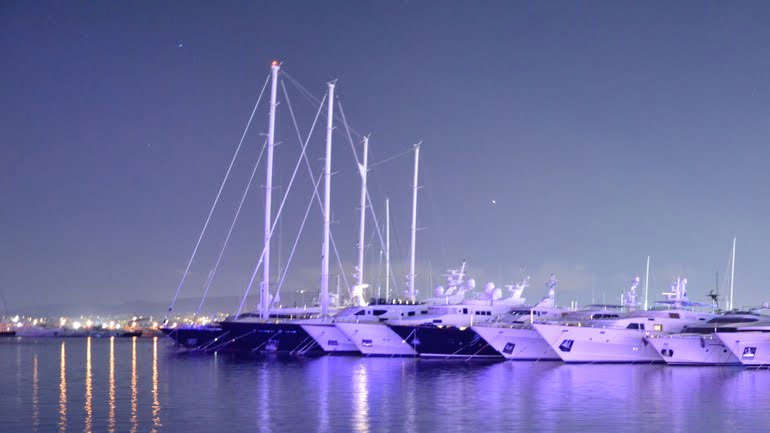 Πυρκαγιά σε σκάφος αναψυχής στον Φλοίσβο Πυρκαγιά σε σκάφος αναψυχής στον Φλοίσβο