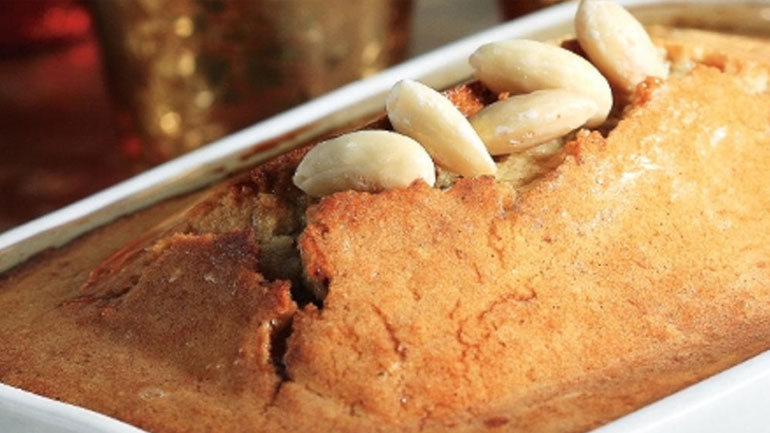 Σιροπιαστή αμυγδαλόπιτα