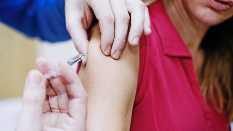 Η διστακτικότητα απέναντι στα εμβόλια σχετίζεται με τον πολιτικό λαϊκισμό