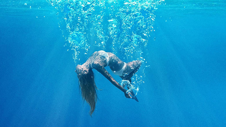 «Το Μυστικό της Ασημένιας Λίμνης» με τον Άντριου Γκάρφιλντ