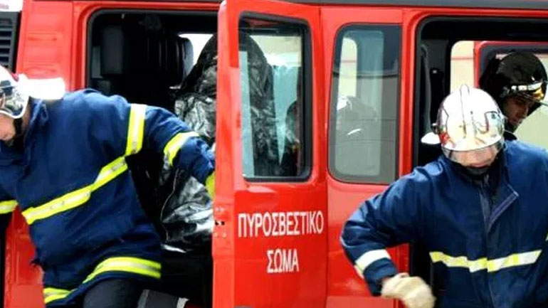 Θεσσαλονίκη: Φωτιά σε δύο χωματουργικά μηχανήματα