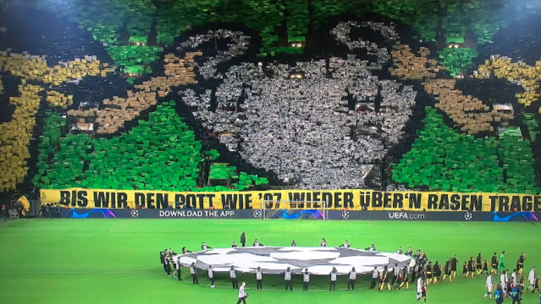 Εντυπωσιακό κορεό από τους οπαδούς της Ντόρτμουντ