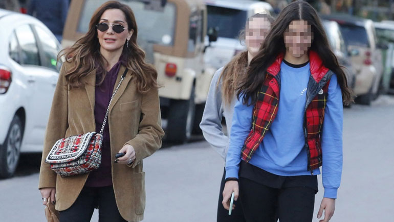 Δέσποινα Βανδή: Βόλτα με την κόρη της για ψώνια!