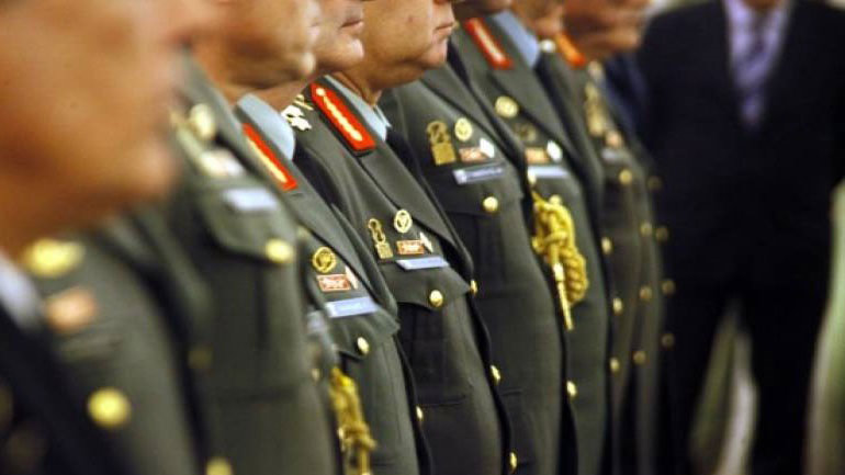 Οι έκτακτες κρίσεις των Συνταγματαρχών Όπλων